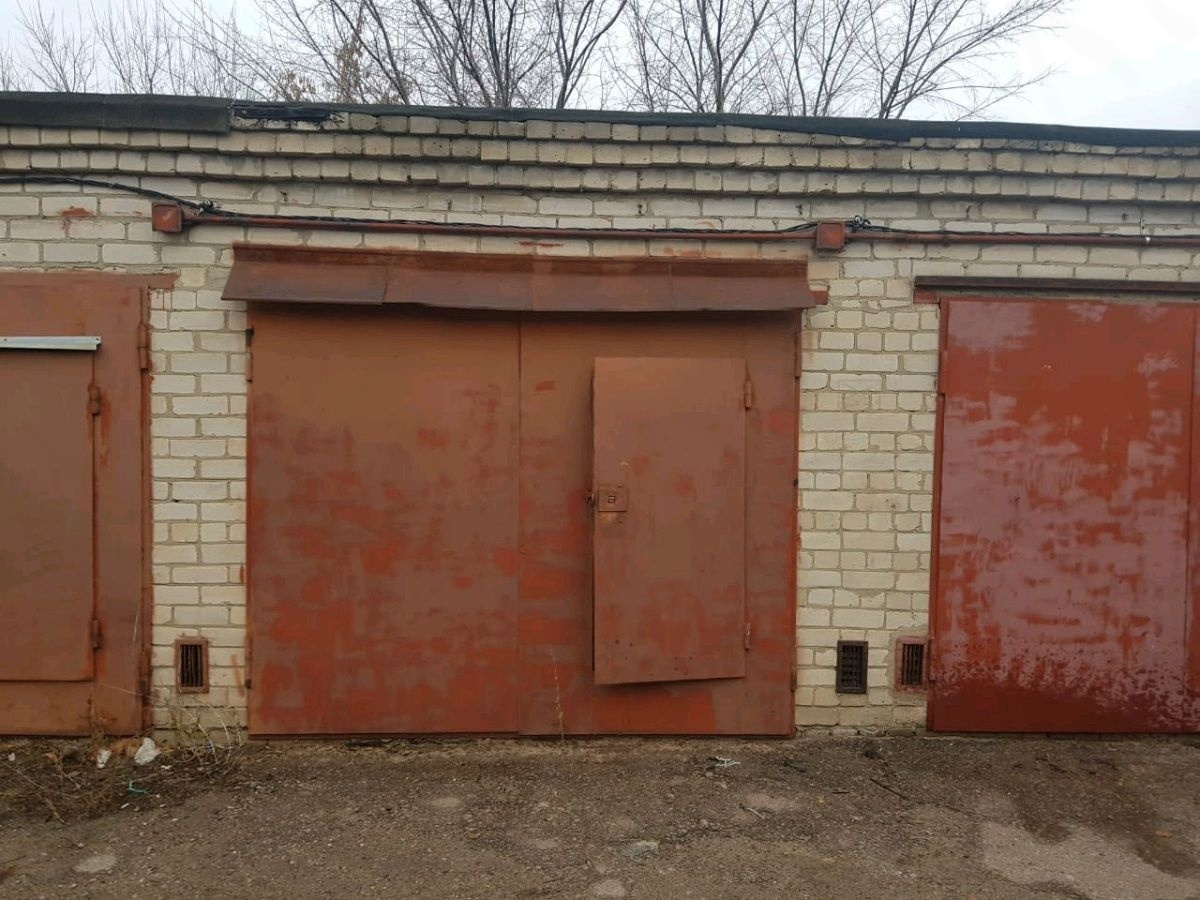 Гараж кирпичный гск. Воронежская улица москва гаражи. Гск каменска уральского. Пожар в гаражном кооперативе бибирево. Вывоз хлама из гаража.