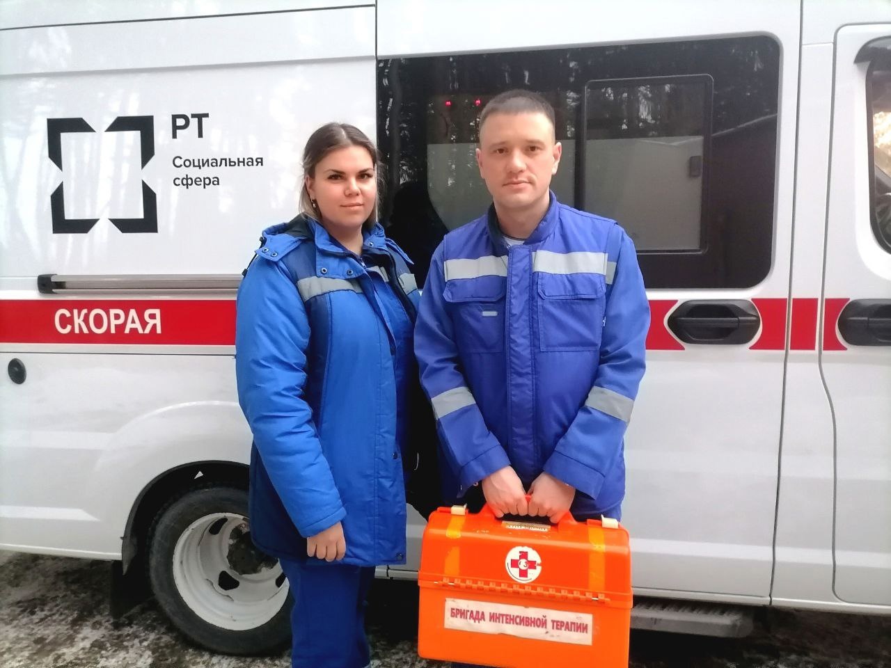 правила вызова скорой медицинской помощи. фкльдшер скоро йпомощи. скорая помощь. вызвать сотрудников скорой помощи. вызвать сотрудников скорой помощи.