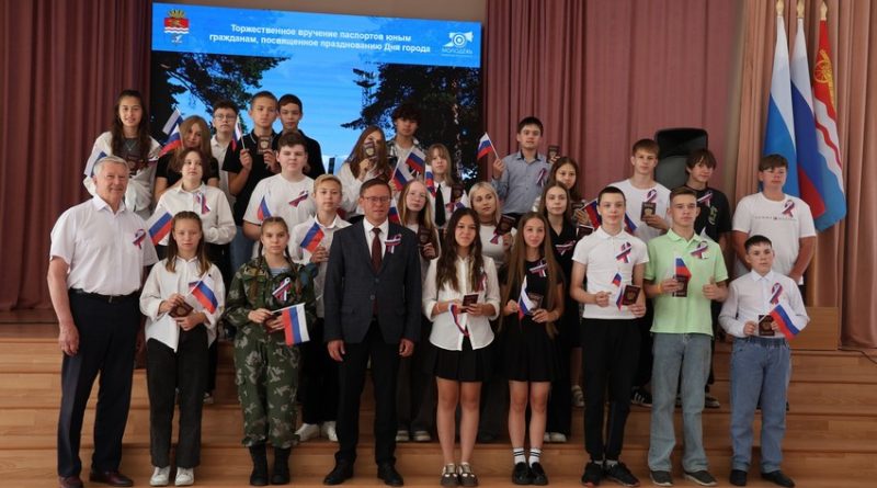 «Вам предстоит развивать наш город»