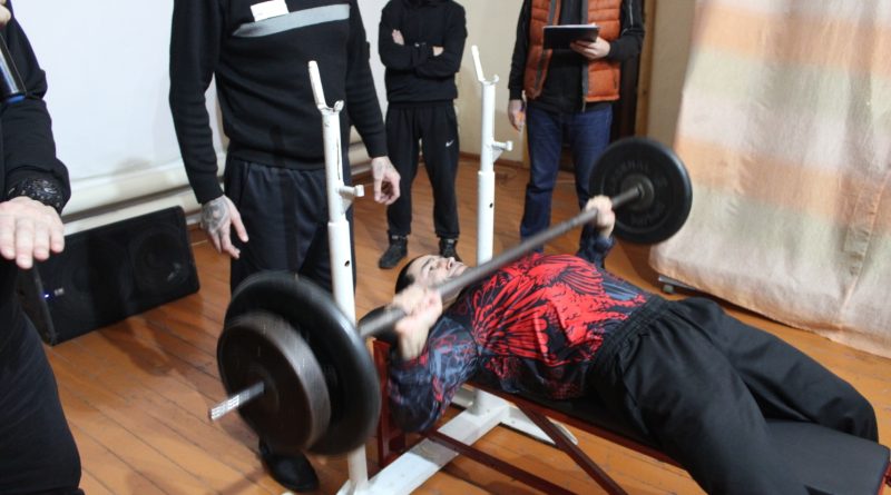 Силовой турнир «Русский силомер» прошел в каменской колонии ИК-47