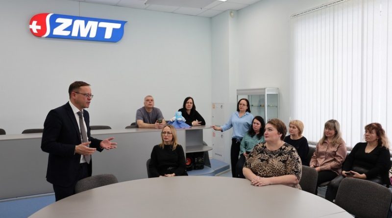 На «Заводе медицинских технологий» расширяют производство и ассортимент: глава города оценил перспективы предприятия