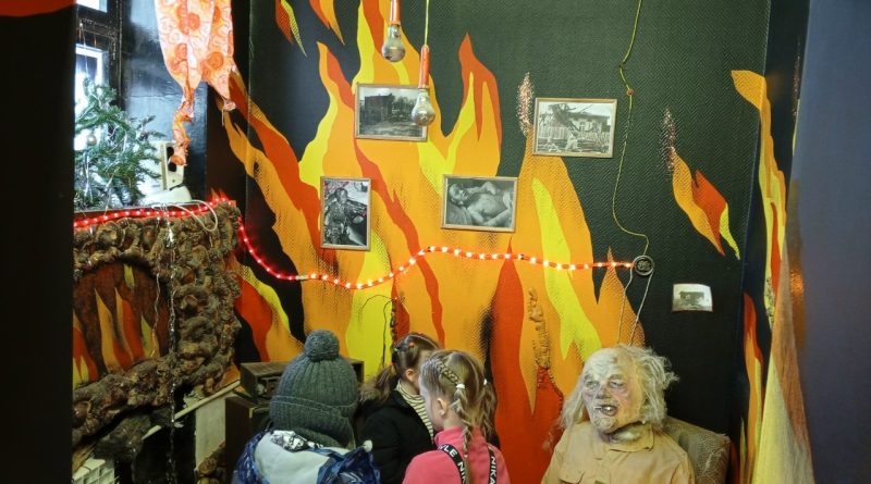 3 марта сотрудники 63-го пожарно-спасательного отряда провели экскурсию для воспитанников детского сада в рамах дня открытых дверей, приуроченного ко Дню гражданской обороны 3 марта сотрудники 63-го пожарно-спасательного отряда провели экскурсию для воспитанников детского сада в рамах дня открытых дверей, приуроченного ко Дню гражданской обороны