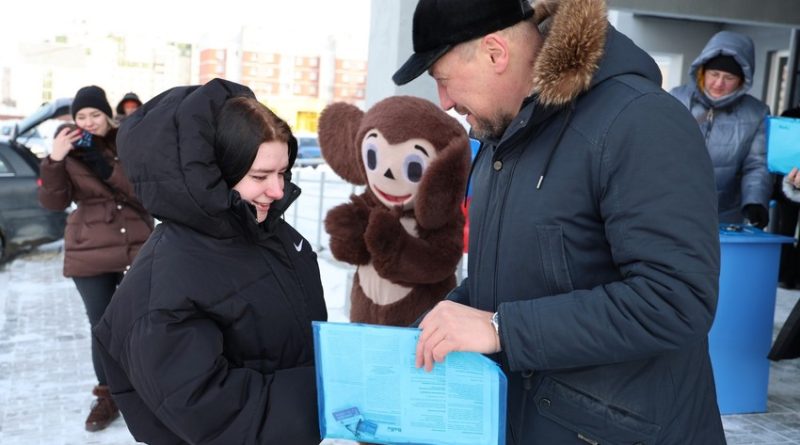 В Каменске-Уральском дети-сироты получили квартиры