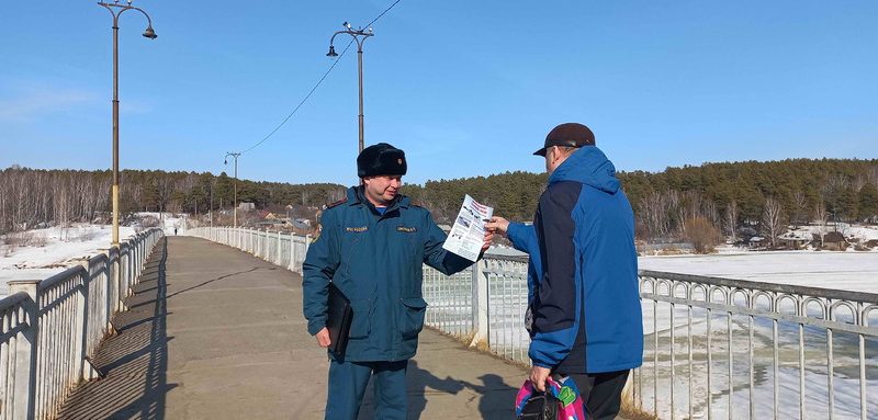 Выходить на лед опасно! Выходить на лед опасно!