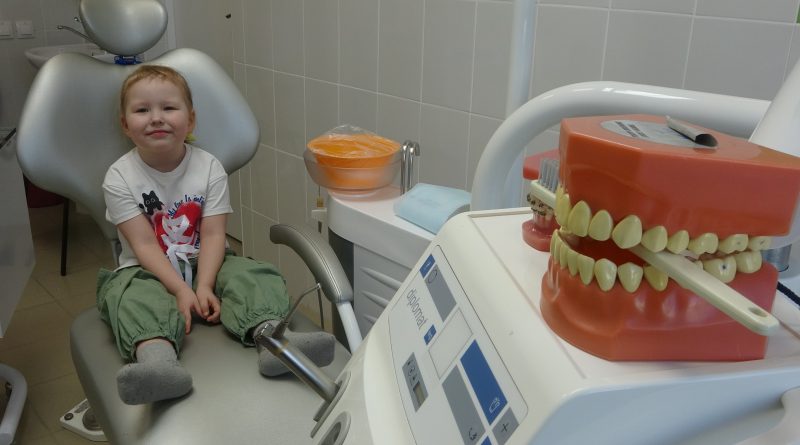 Нужно ли лечить молочные зубы у детей?