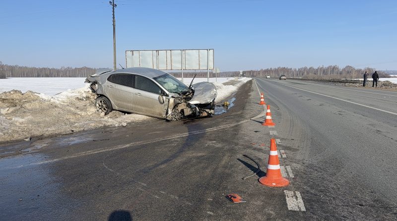 В Каменске-Уральском сотрудники Госавтоинспекции устанавливают обстоятельства дорожно-транспортного происшествия, в котором пострадала девушка-водитель В Каменске-Уральском сотрудники Госавтоинспекции устанавливают обстоятельства дорожно-транспортного происшествия, в котором пострадала девушка-водитель