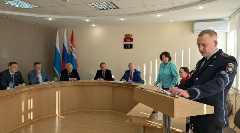 КАМЕНСК ВООРУЖАЕТСЯ? КАМЕНСК ВООРУЖАЕТСЯ?