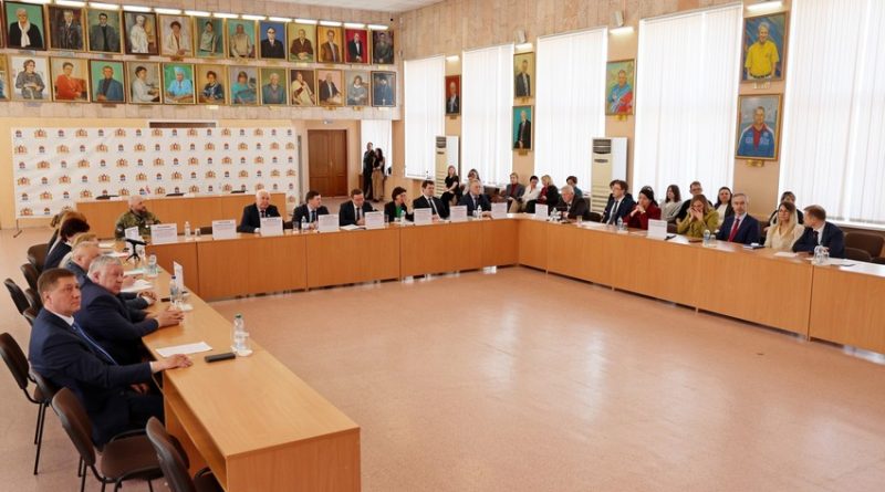 В Каменске-Уральском состоялось подписание нового трехстороннего соглашения на очередной трехлетний период В Каменске-Уральском состоялось подписание нового трехстороннего соглашения на очередной трехлетний период