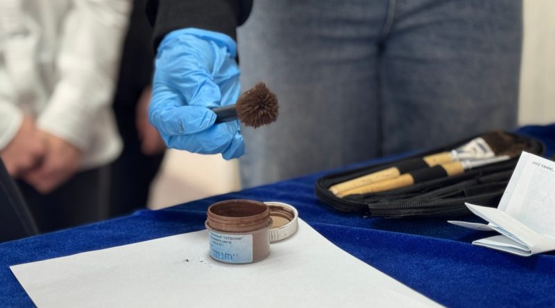 Каменские школьники познакомились с профессией и историей городской полиции