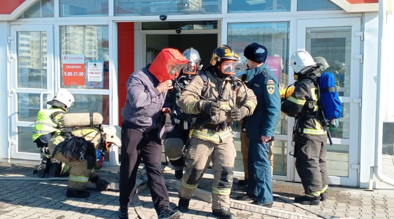 18 марта 63-й пожарно-спасательный отряд провёл пожарно-тактическое учение в ТЦ «Самородок» по улице Лермонтова