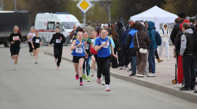 В Каменске-Уральском состоялась 86-я городская легкоатлетическая эстафета «Весна Победы-2026»