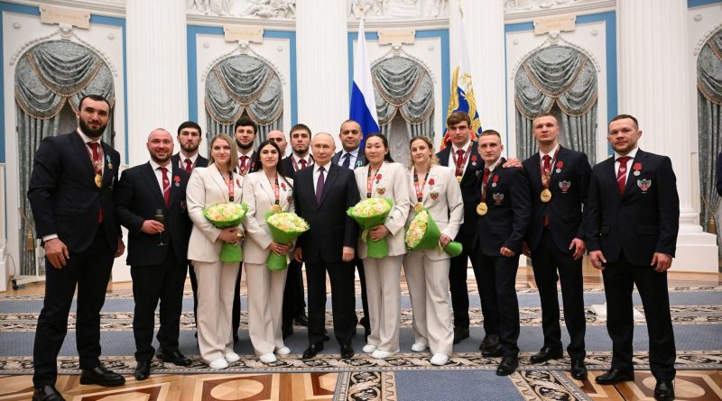 Президент России Владимир Путин отметил высокими наградами наших земляков