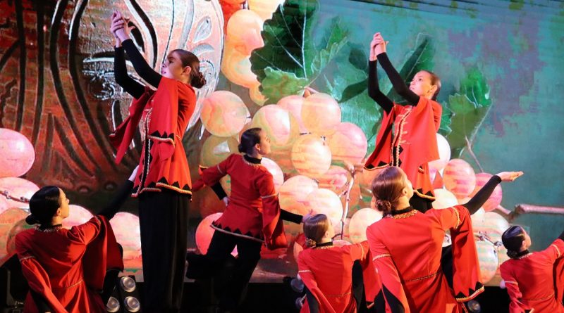 Каменские дворцы подводят итоги творческого сезона Каменские дворцы подводят итоги творческого сезона