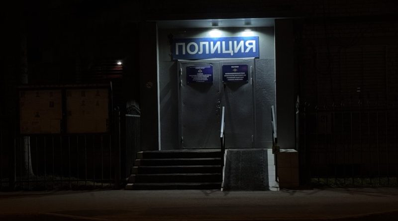 В Каменске-Уральском полицией задержана подозреваемая в краже сладостей и орехов из магазина