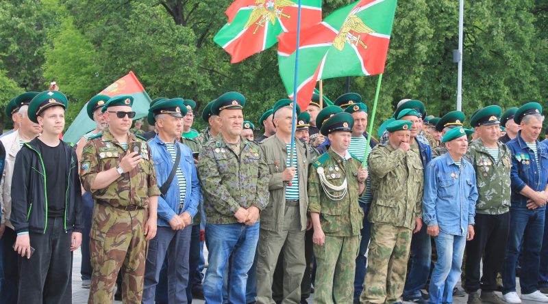 На страже рубежей Отечества: Каменск-Уральский отметил 108-ю годовщину со дня образования пограничных войск