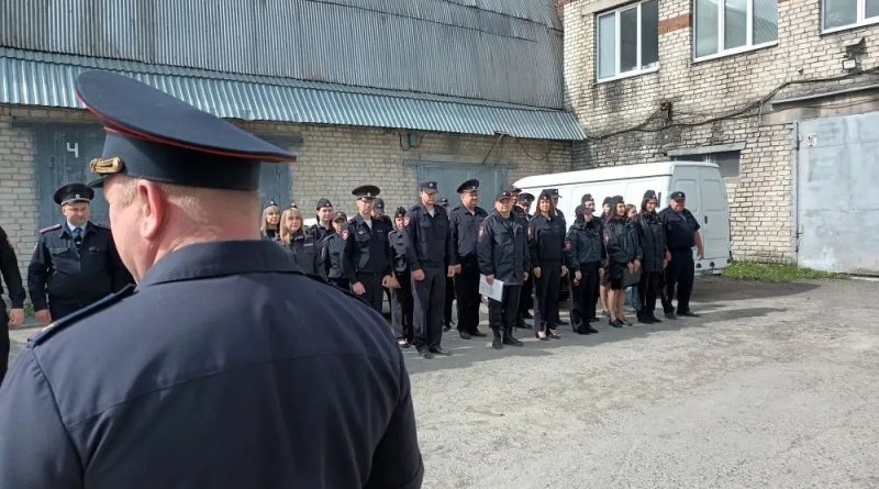 Каменский гарнизон полиции вышел в рейд против мошенничества Каменский гарнизон полиции вышел в рейд против мошенничества