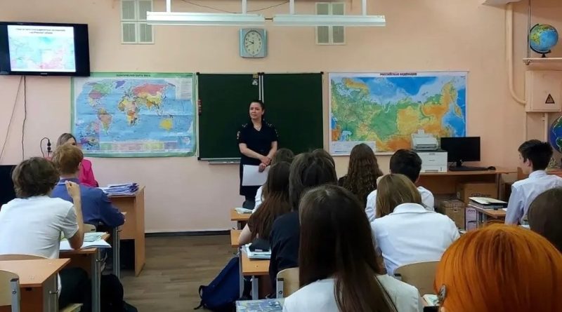 Сотрудники Госавтоинспекции проводят проф. беседы в школах в преддверии летних каникул Сотрудники Госавтоинспекции проводят проф. беседы в школах в преддверии летних каникул