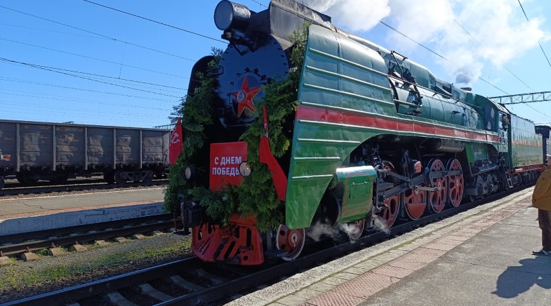 Город трудовой доблести Каменск-Уральский сегодня встретил «Эшелон Победы» – музей на колесах прибыл утром на нашу станцию