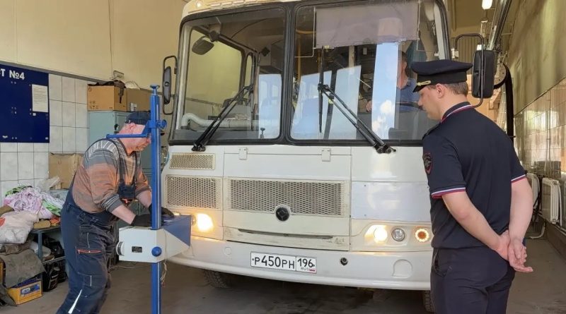 Сотрудники технического надзора провели осмотр автобусов