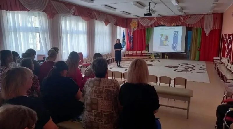 Инспектор Госавтоинспекции провела «педагогический час» в детском саду № 1 Инспектор Госавтоинспекции провела «педагогический час» в детском саду № 1