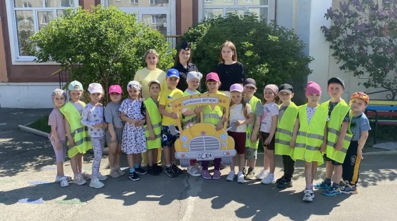 В рамках профилактического мероприятия «Практика безопасности» инспектор Госавтоинспекции провела познавательное занятие для воспитанников детского сада № 104 В рамках профилактического мероприятия «Практика безопасности» инспектор Госавтоинспекции провела познавательное занятие для воспитанников детского сада № 104