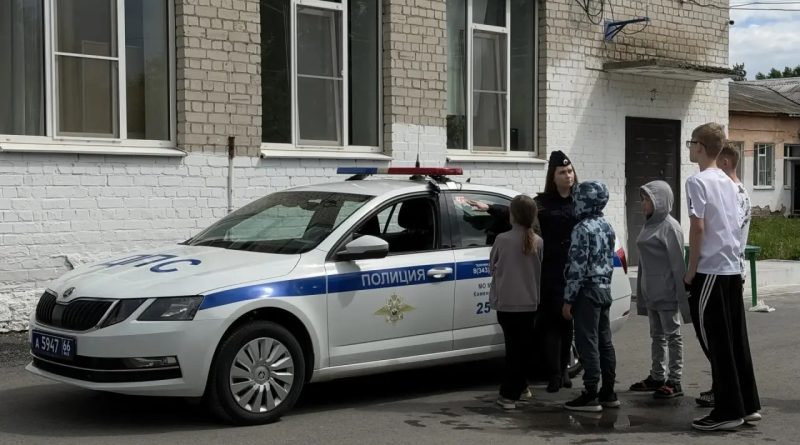 Сотрудники Госавтоинспекции посетили социально-реабилитационный центр для несовершеннолетних «Синарский» Сотрудники Госавтоинспекции посетили социально-реабилитационный центр для несовершеннолетних «Синарский»