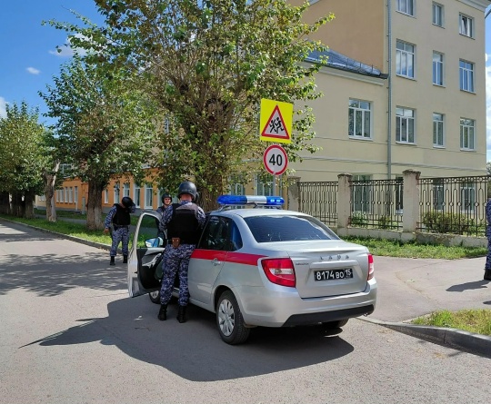 Антитеррористические учения прошли в учебных заведениях Каменска-Уральского Антитеррористические учения прошли в учебных заведениях Каменска-Уральского