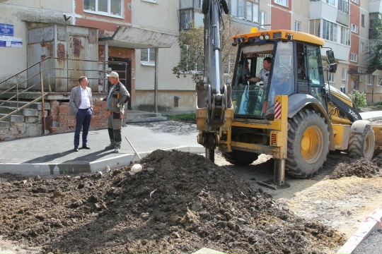 Комфорт для жителей и доступность для детей: в Каменске-Уральском завершается благоустройство двора на Плеханова – Котовского Комфорт для жителей и доступность для детей: в Каменске-Уральском завершается благоустройство двора на Плеханова – Котовского