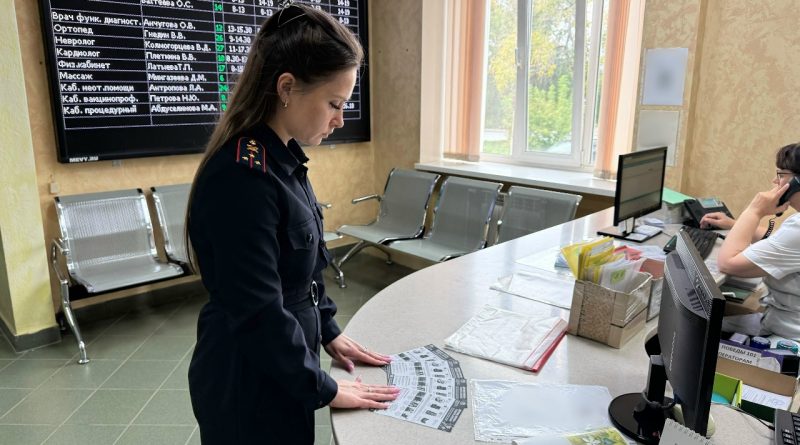 В рамках профилактических мероприятий «Внимание — дети!» и «Практика безопасности» сотрудники Госавтоинспекции организовали информационную работу в детских городских больницах